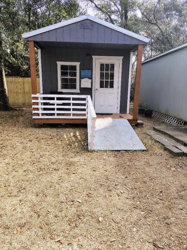 Holly's Taxes office at 6429 Warren Rd, Milton, FL